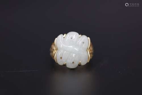 A Hetian white jade on 14k gold ring