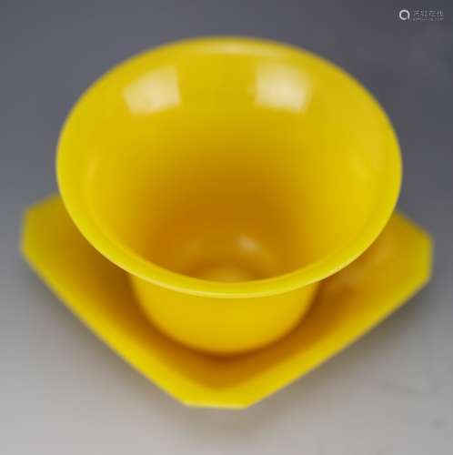 A set of Qing Dynasty imperial Yellow Peking glass cup