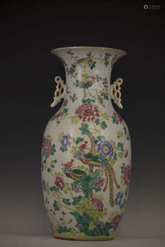 A Chinese Famille Rose Vase from Qing Dynasty