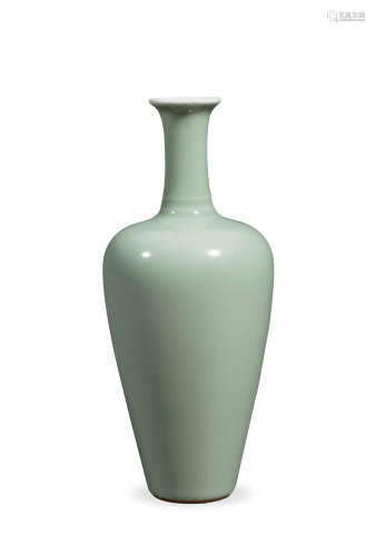 清18世纪 粉青釉莱菔瓶