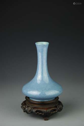 Chinese Robbins Shell Glazed Vase