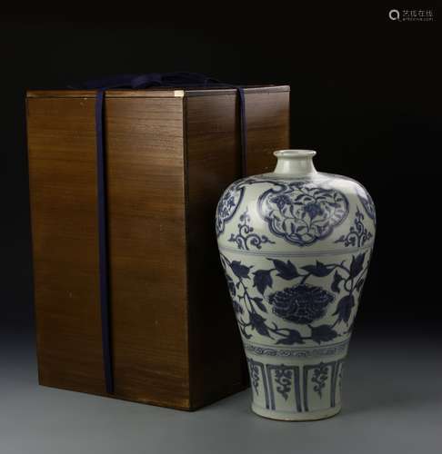 Chinese Blue and White Meiping Vase