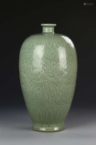 Chinese Lungquan Meiping Vase