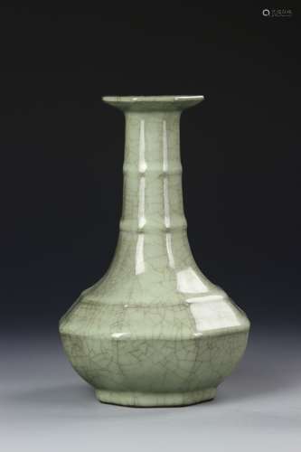 Chinese Guan Yao Vase