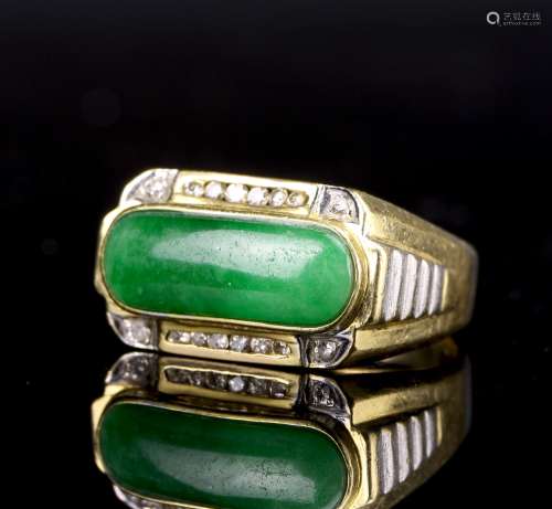 Chinese Jadeite Gold Ring with Miniature Diamond