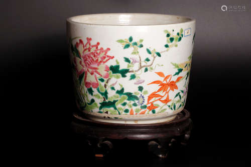 A porcelain flower pot