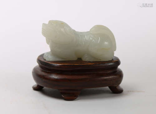 Hetian jade carving of lion with wooden pallet