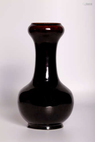 A ugyen glaze bottle