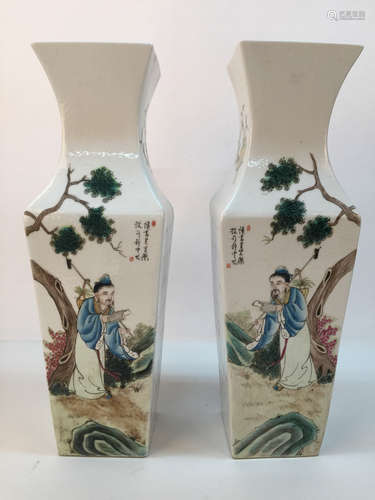 A pair of chinese porcelain vase