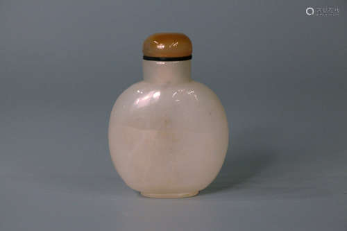 A chinese agate snuff bottle