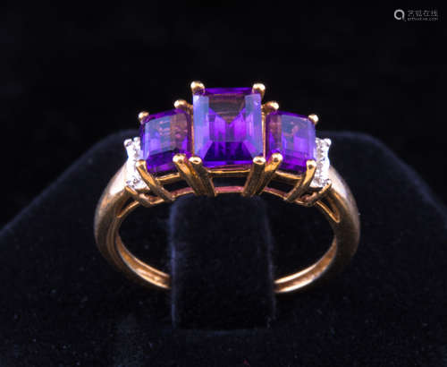 Amethyst gold ring. 10K