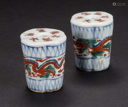 A pair of famille verte paper weight from Qing period