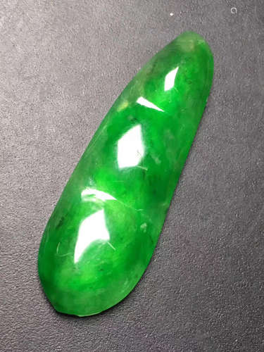 A NATURAL JADEITE PEAPOD PENDANT