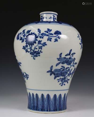 QIANLONG MARKBLUE AND WHITE MEIPING