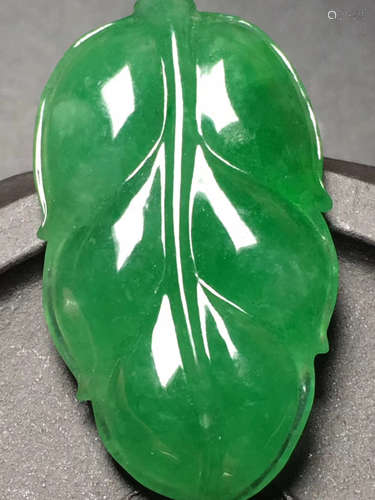 A NATURAL JADEITE LEAF PENDANT