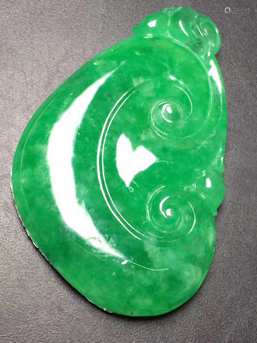 A NATURAL JADEITE PENDANT