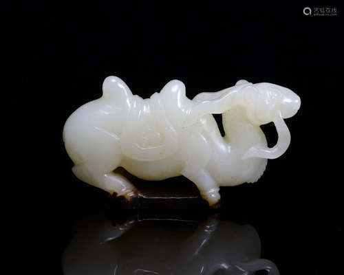 A HETIAN WHITE JADE CARVED CAMEL SHAPED PENDANT