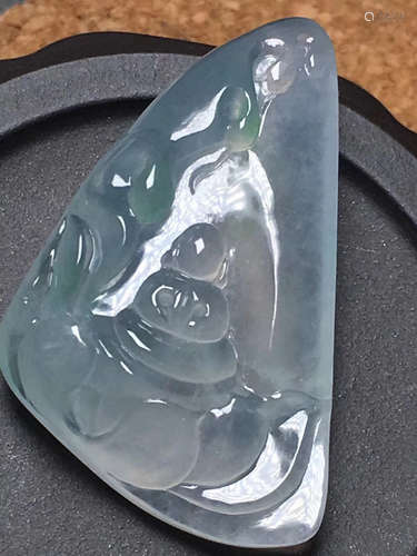 A NATURAL JADEITE PENDANT