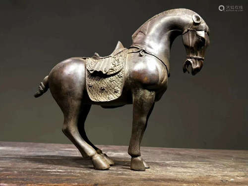 A COPPER BRONZE CARVED HORSE PENDANT