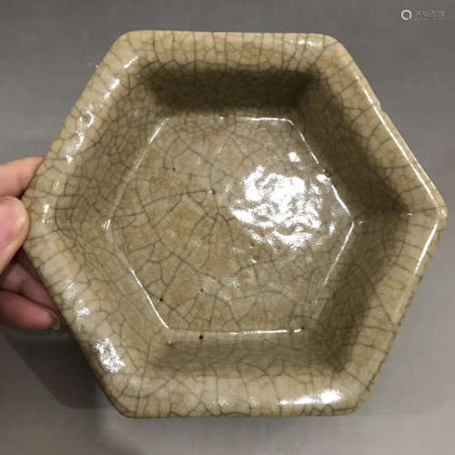 A GEYAO HEXAGON SHAPED WASHER