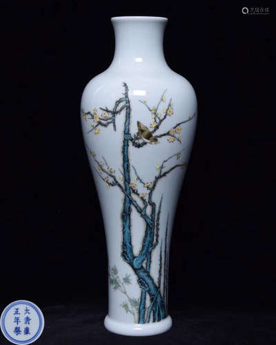 A ENAMELED LEAF-SHAPED VASE WITH YONGZHENG MARK