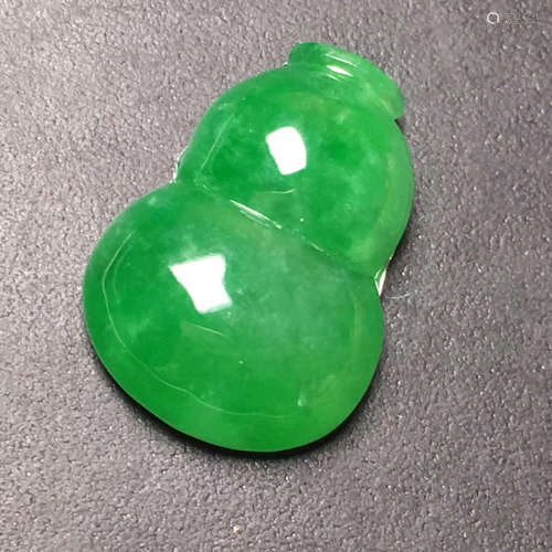 A NATURAL JADEITE GOURD PENDANT