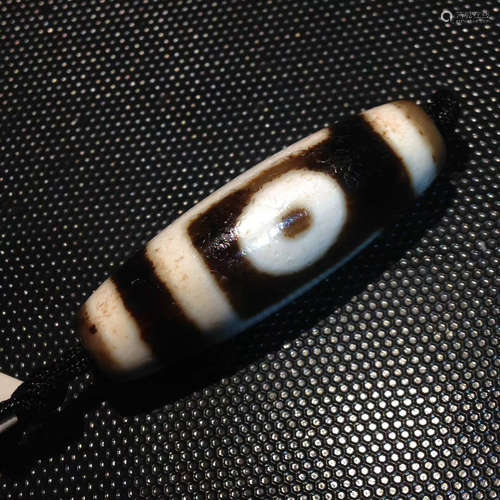 A ONE-EYE DZI BEAD