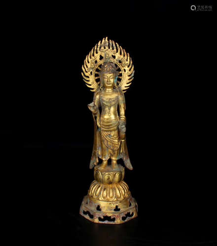 A GILT BRONZE CARVED GUANYIN FIGURE