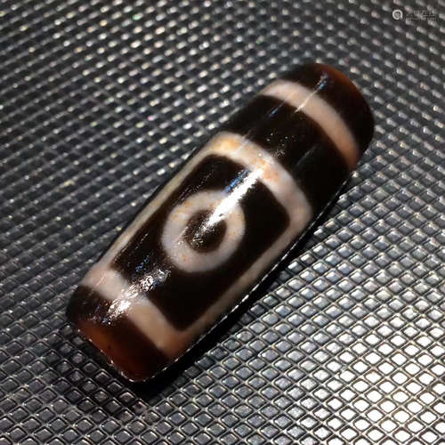 A TWO-EYE DZI BEAD