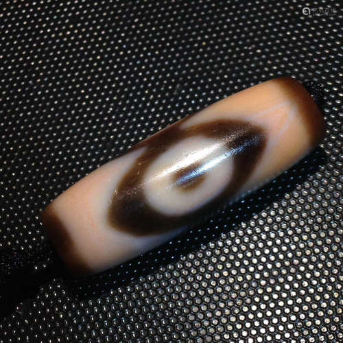 A THREE-EYE DZI BEAD