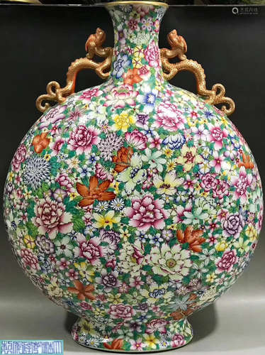 A ENAMELED DECORATED FLAT VASE WITH QIANLONG MARK