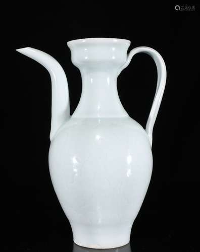 A Celadon Glazed Wine Pot