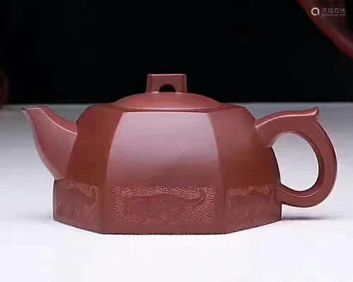 A FINE DECORATED YUXING ZISHA TEAPOT WITH WEI MARK