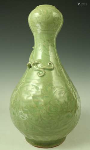 LONGQUAN CELADON GARLIC-HEAD VASE