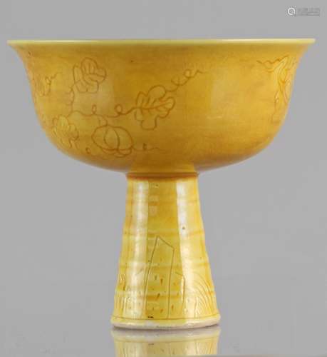 DAMING HONGZHI NIANZHI MARK YELLOW-GLAZED STEM CUP