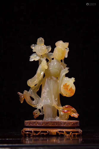 A MANAO AGATE FEMALE SCULPTURE