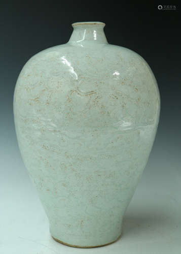 CELADON GLAZE FLORAL PATTERN MEI-FORM VASE