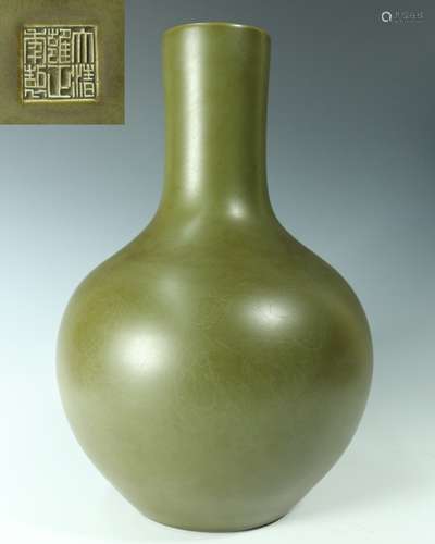 DAQING YONGZHENG NIANZHI MARK TEADUSTED GLAZE VASE