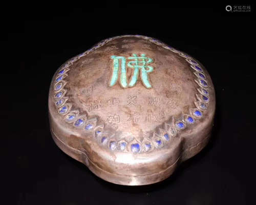 A SILVER JEWERLY BOX