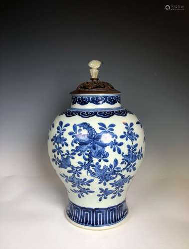 Large Chinese Blue & White Porcelain Jar W/ Wood Cover