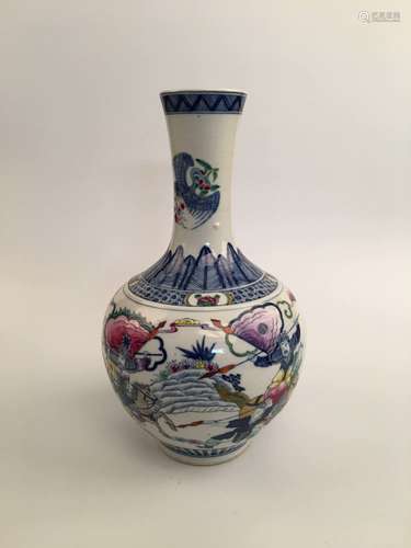 Chinese Wucai Porcelain Vase