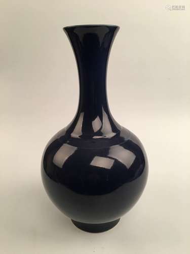 Chinese Yongzheng Blue Porcelain Vase