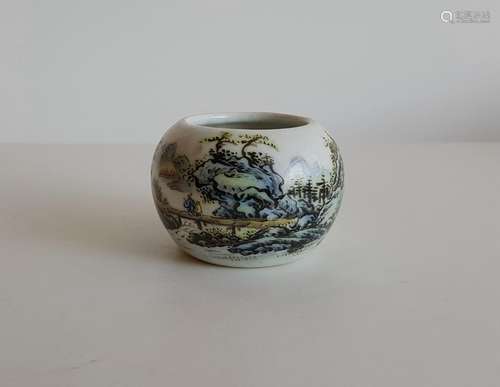 Small Chinese Famille Rose Porcelain Brush Washer