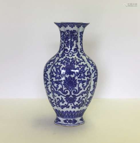 Chinese Porcelain Blue And White Vase