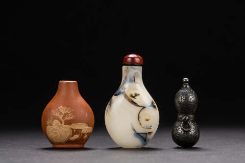 A group of three snuffle bottles from Qing Dynasty