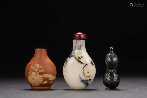 A group of three snuffle bottles from Qing Dynasty