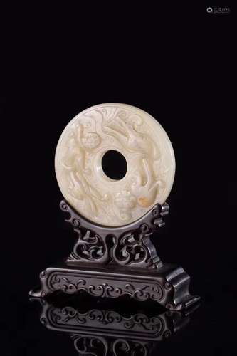 HETIAN JADE CARVED ROUND-SHAPED BI PENDANT