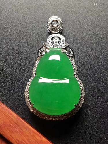 18K BINGZHONG MANLV JADITE GOURD SHAPED PENDANT WITH DIAMOND