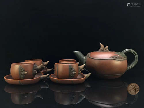 JIANGRONG MADE A SET OF TEAPOT AND CUPS