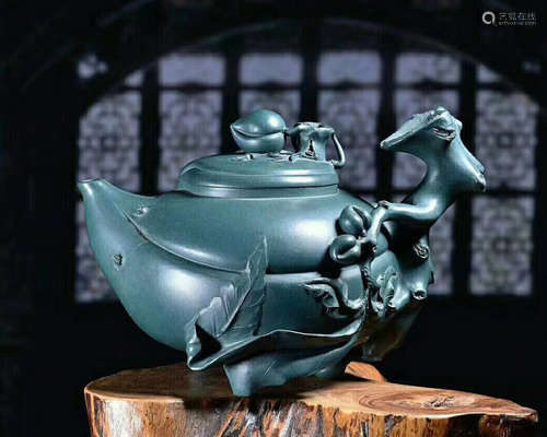 A WANGYINXIAN MADE PEACH SHPAED ZISHA TEAPOT